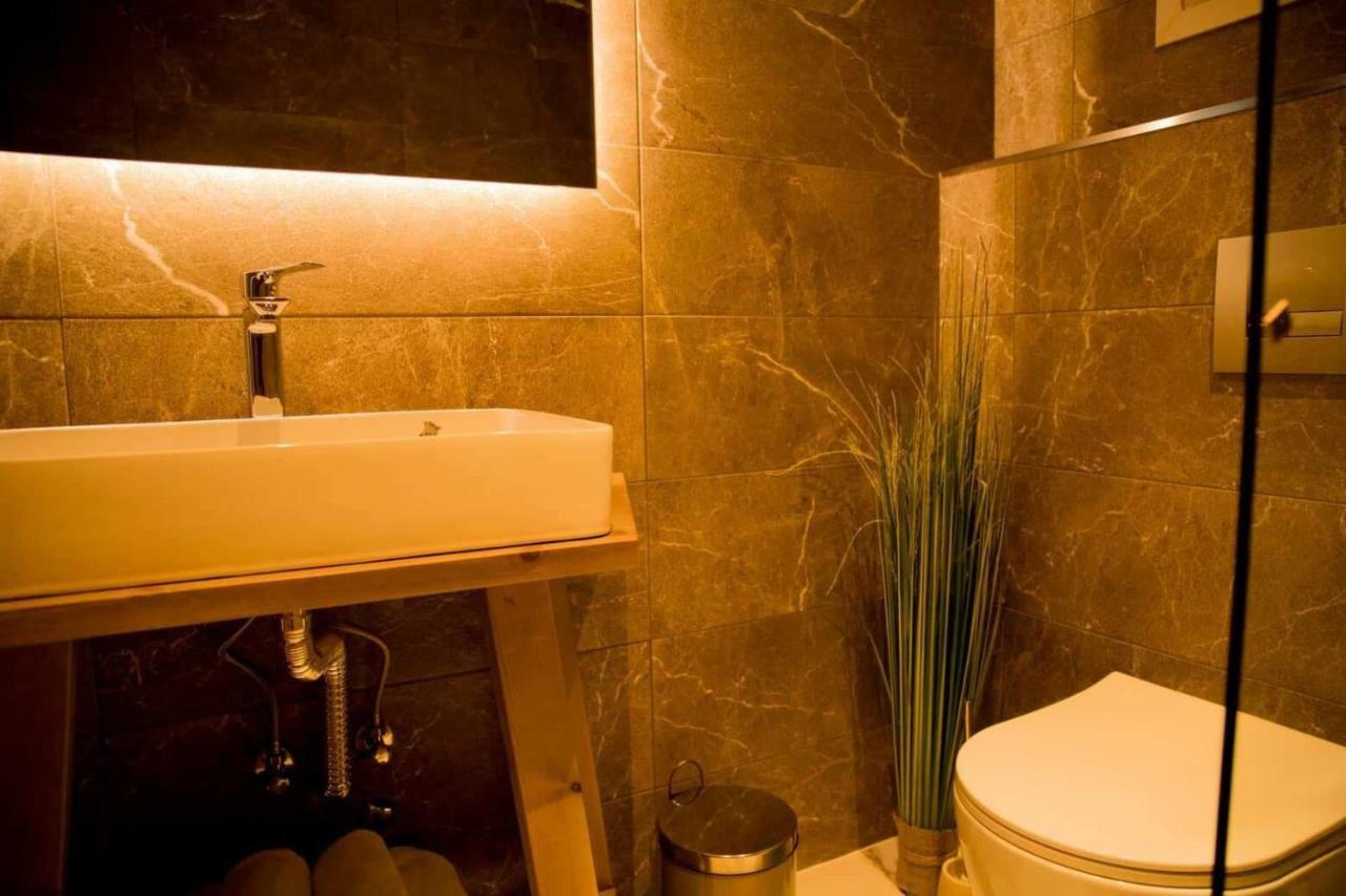 Aelia Boutique Apartments & Rooms เนอาวรัสนา ภายนอก รูปภาพ