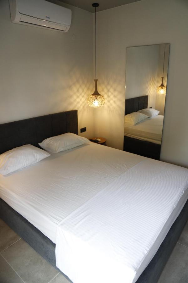 Aelia Boutique Apartments & Rooms เนอาวรัสนา ภายนอก รูปภาพ